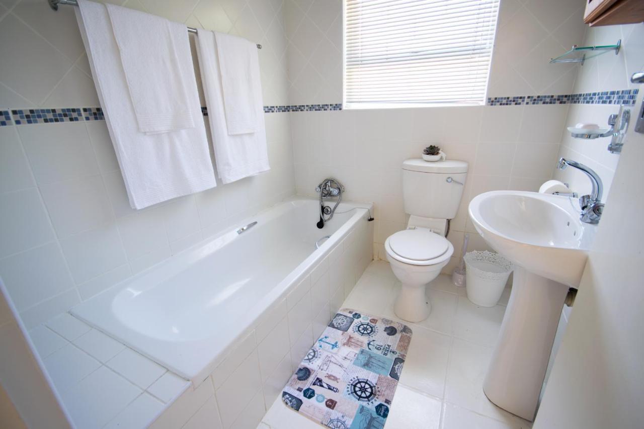 Leisure By The Sea Apartment Kleinmond ภายนอก รูปภาพ